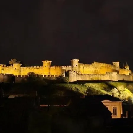 Escale Au Pied De La Cite 카르카손