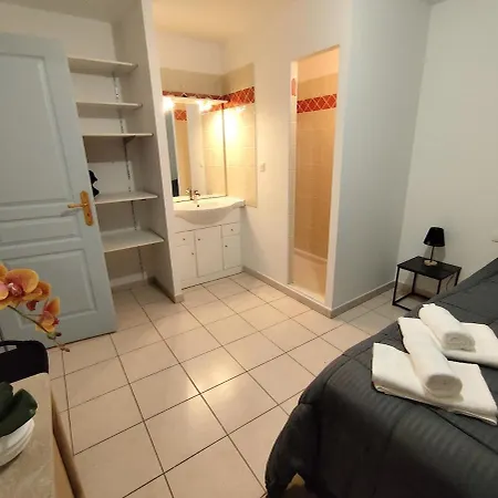 Escale Au Pied De La Cite * 카르카손