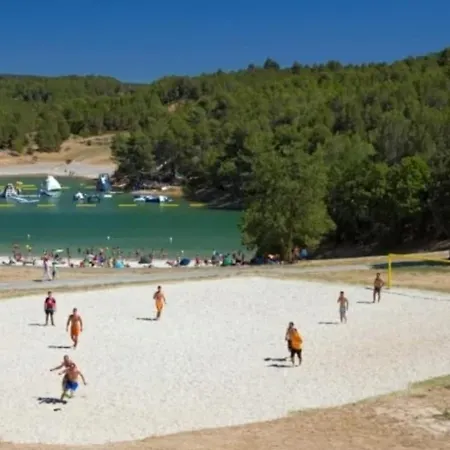 Escale Au Pied De La Cite 카르카손