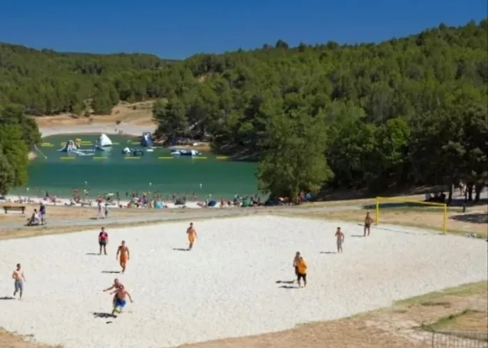 Escale Au Pied De La Cite Carcassonne