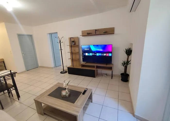 Escale Au Pied De La Cite * Carcassonne